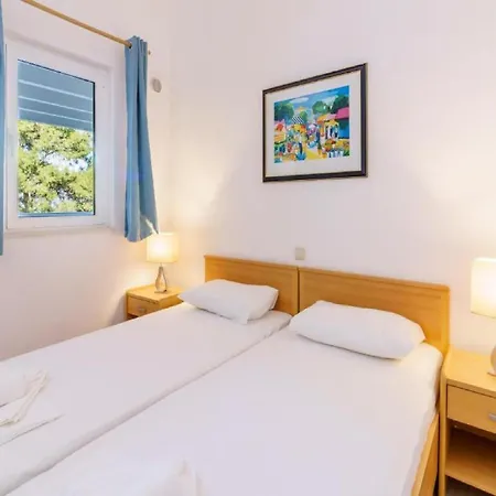 Lumbarda Resort Apartments شقة *